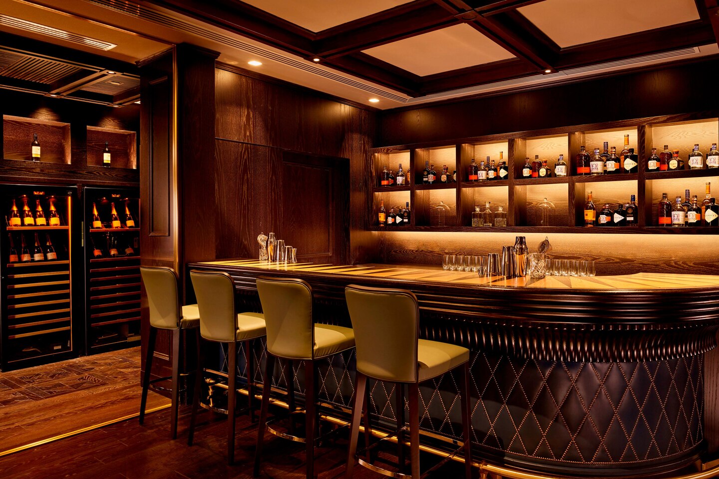 Restaurant and bar, Parklane Resort & Spa